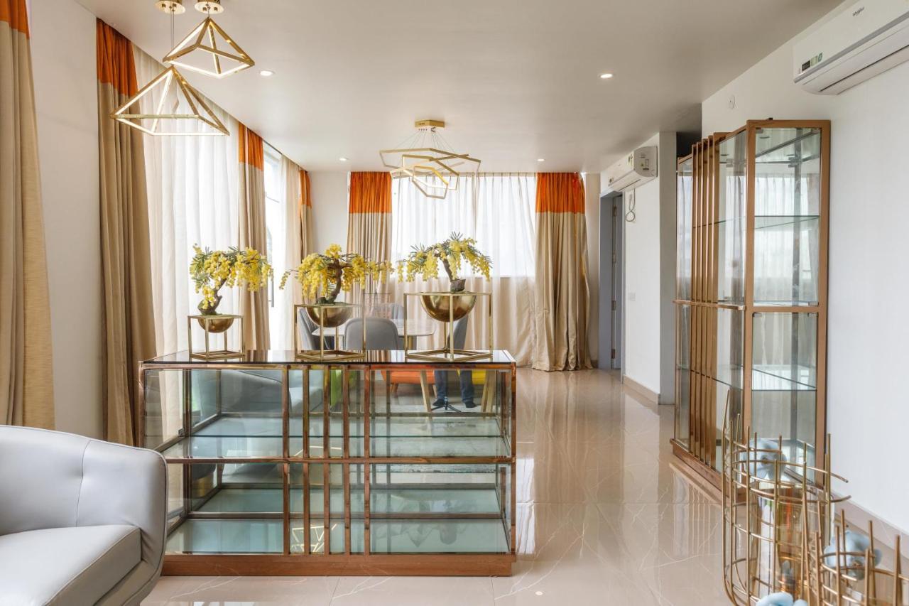 Glass Penthouse In Jayanagar 4th Block 15days Min