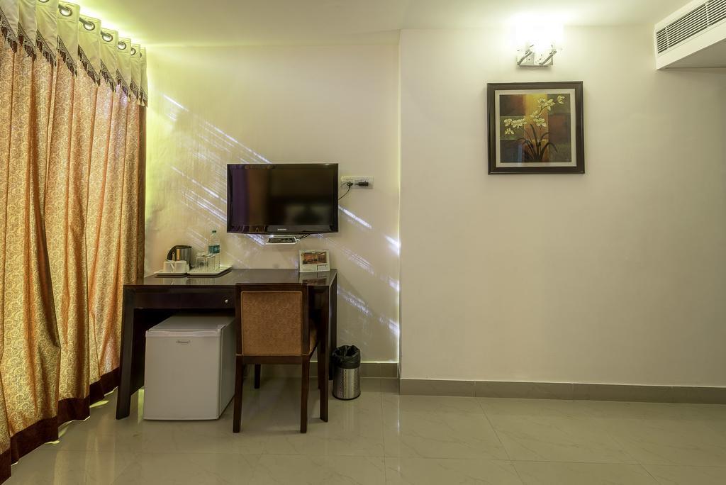 Hotel Treebo Crystal Castle 3*