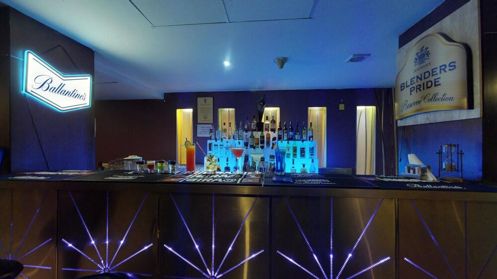 37th Crescent Hotel 3*