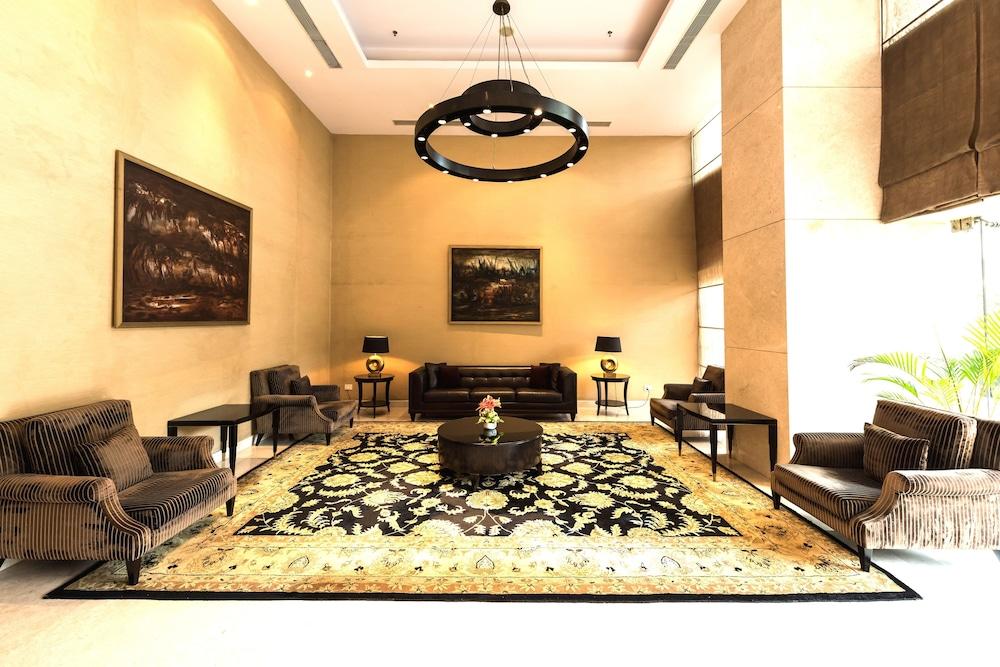 Oakwood Premier Prestige 5* Bangalore