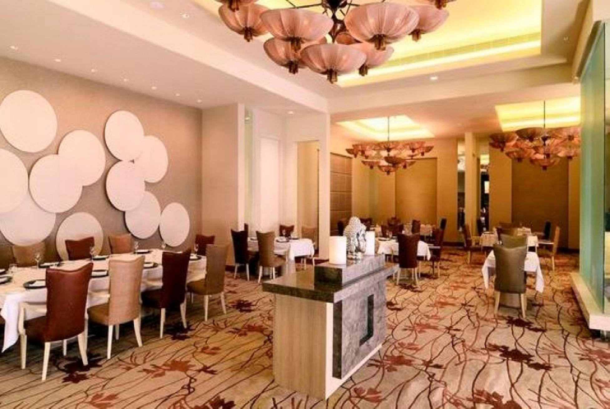 Hotel Radisson Blu Outer Ring Road 5*