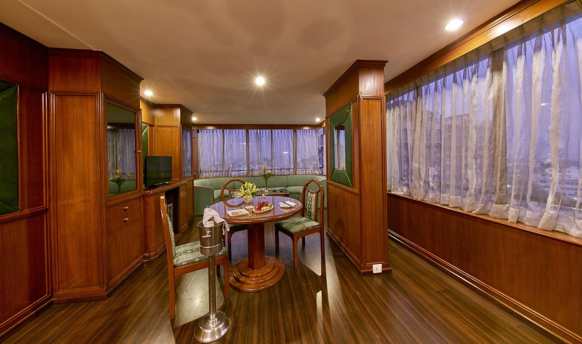 Hotel Royal Orchid Bangalore, Mg Road 4*