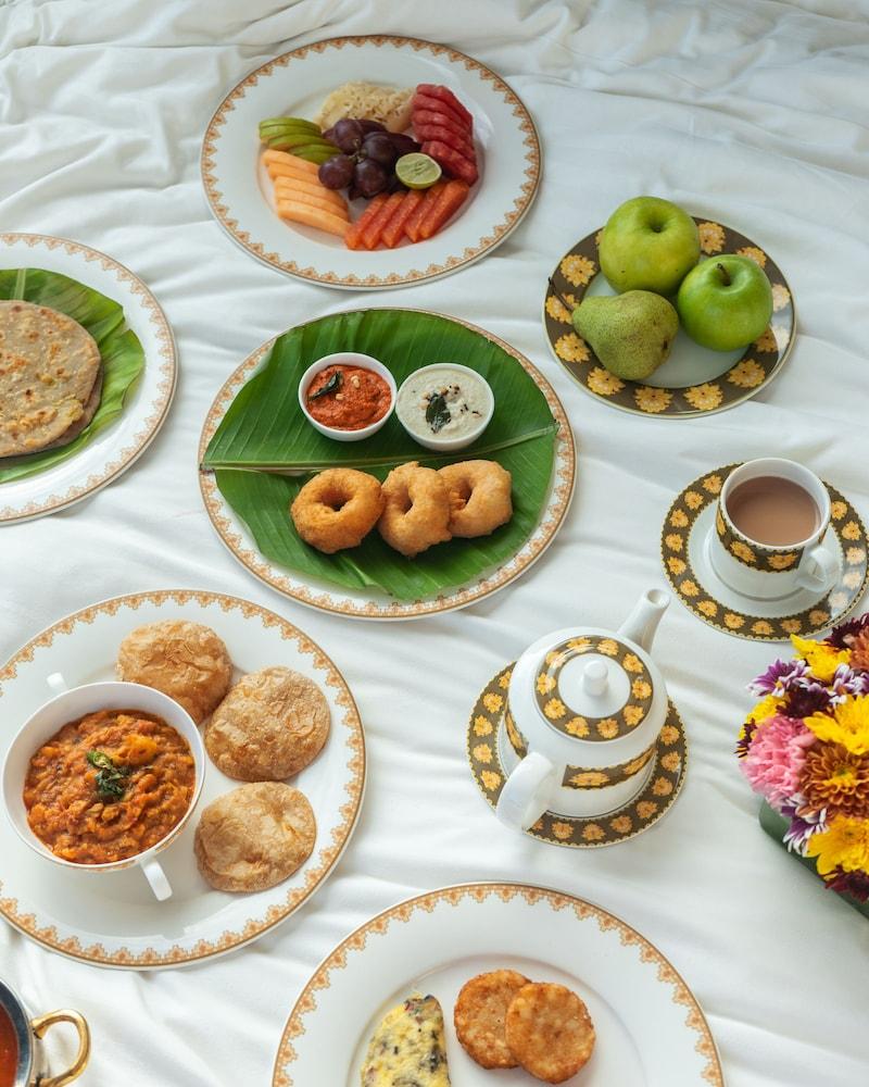 Shangri-la Hotel 5*