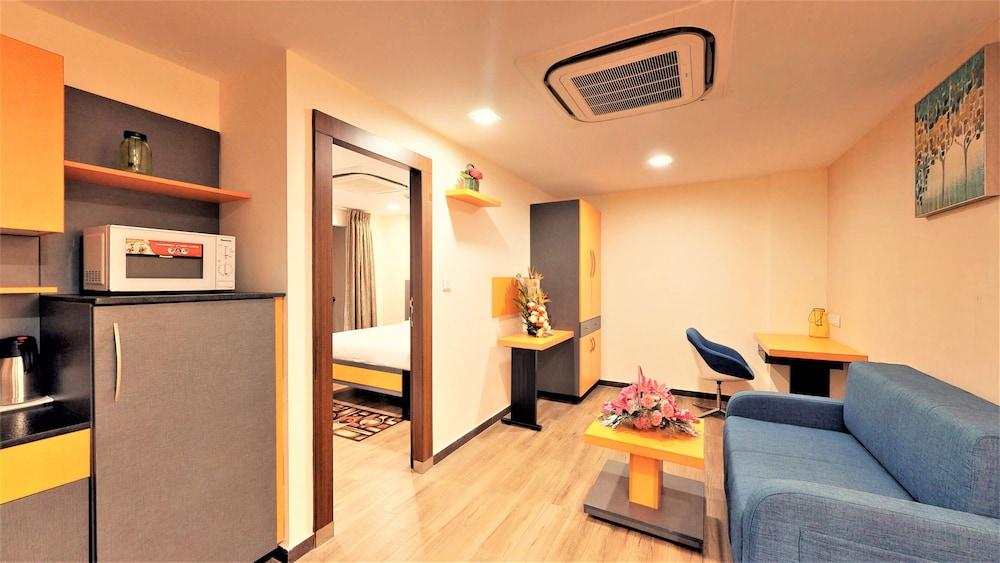 Hotel 37th Crescent Boutique