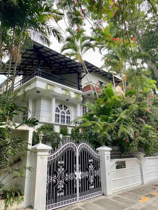 Btm-blr 5bhk With Theatre *
