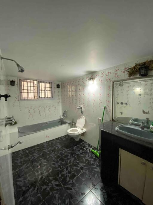 Btm-blr 5bhk With Theatre Bangalore