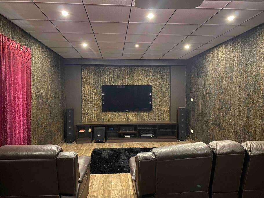 Villa Btm-blr 5bhk With Theatre *