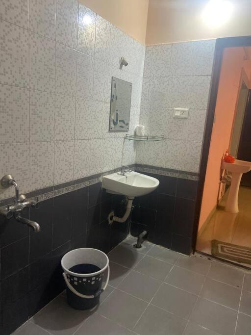Apartment 2bhk Flat Near Whitefield, Itpl, Ktpo, Satya Sai Hospital *