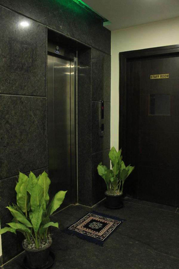 Lodge S M Residency