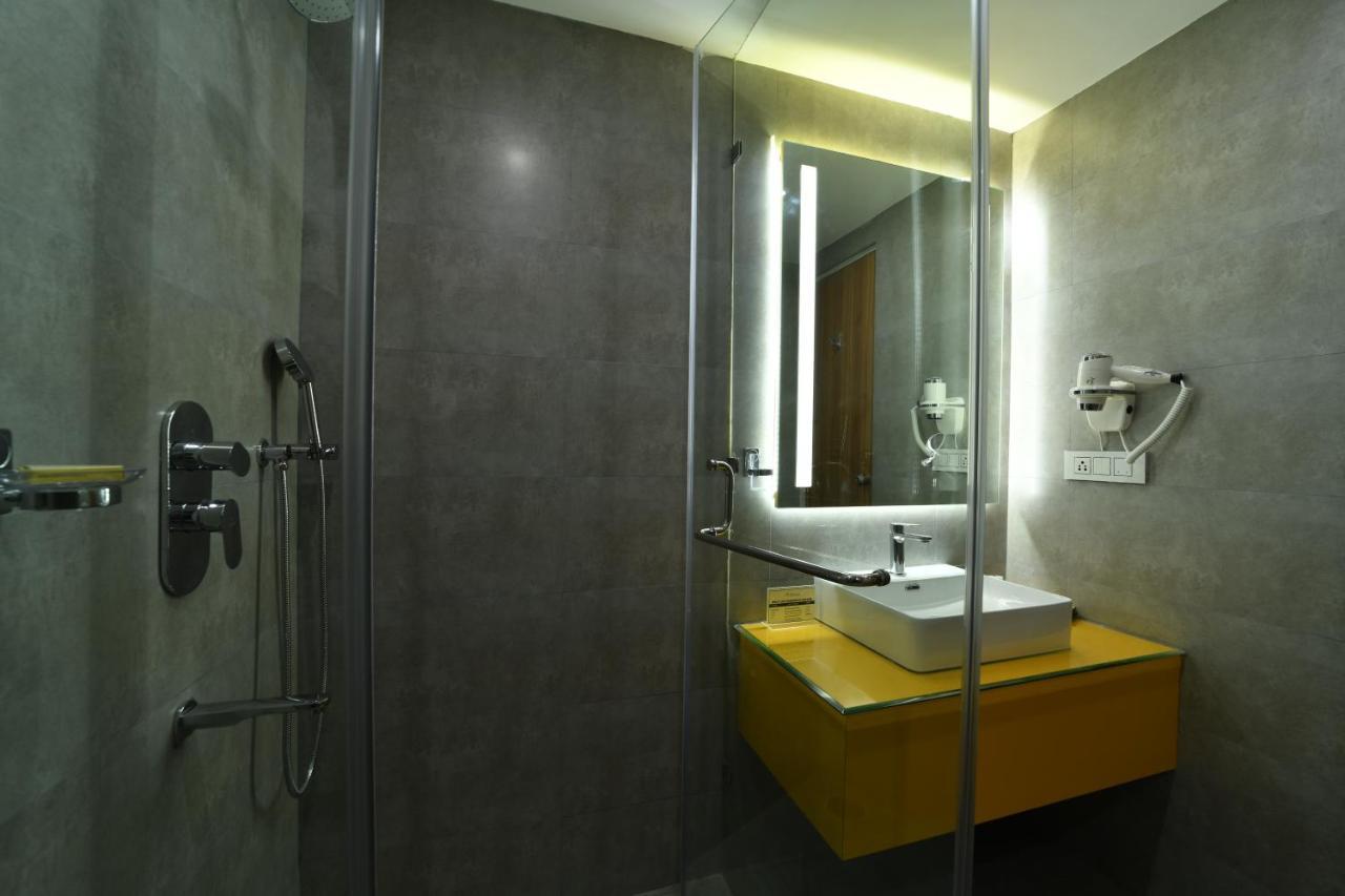 The President Hotel, Kumarapark