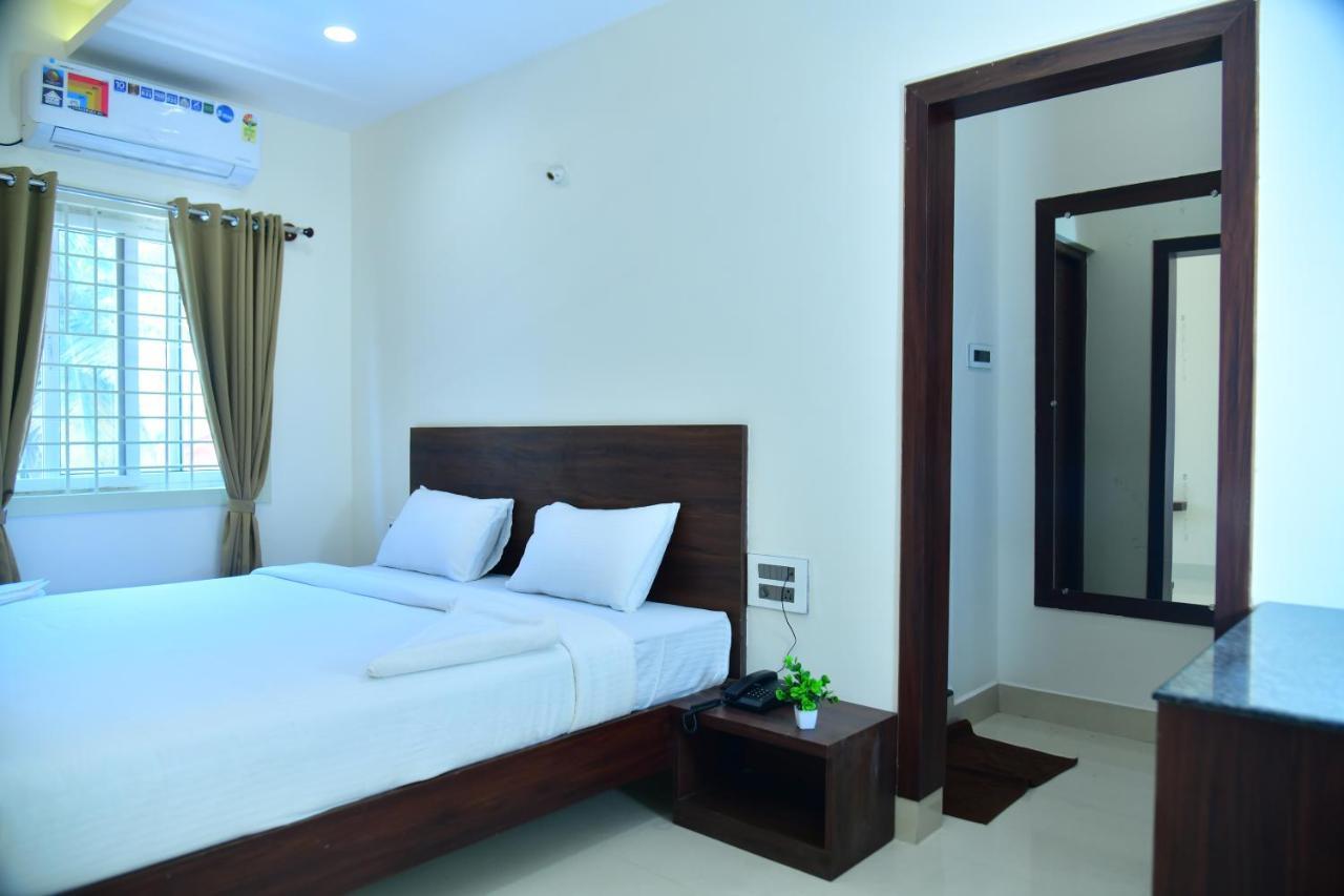 Rk Comforts Hotel *
