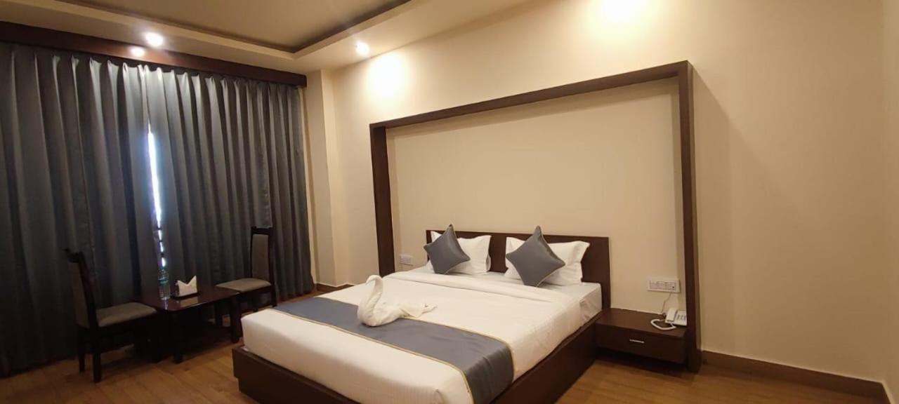 Ira International Luxury Service 4* Bangalore