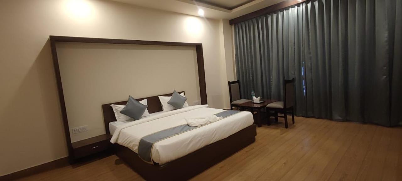 Hotel Ira International Luxury Service 4*