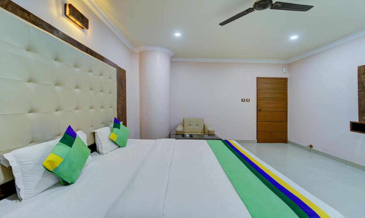 Hotel Treebo Trend Howell Suites 3*