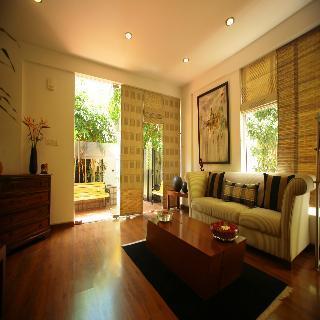 Justa Off Mg Road Hotel 4*