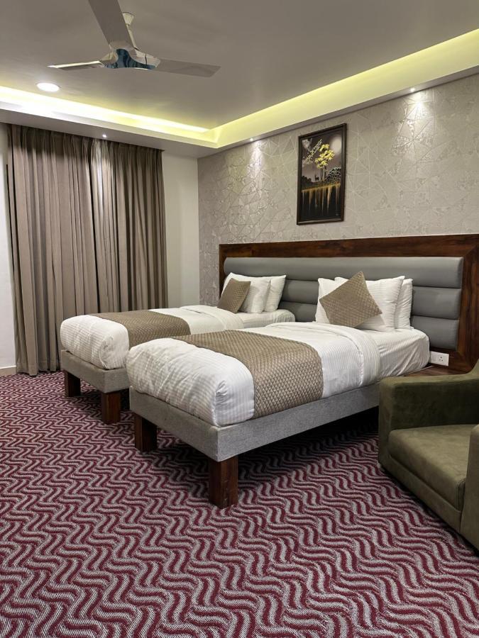 Royal Ace Luxur Hotel 4*