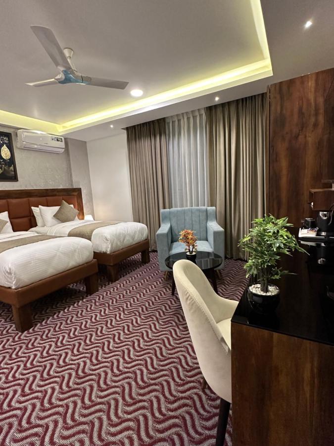 Royal Ace Luxur Hotel