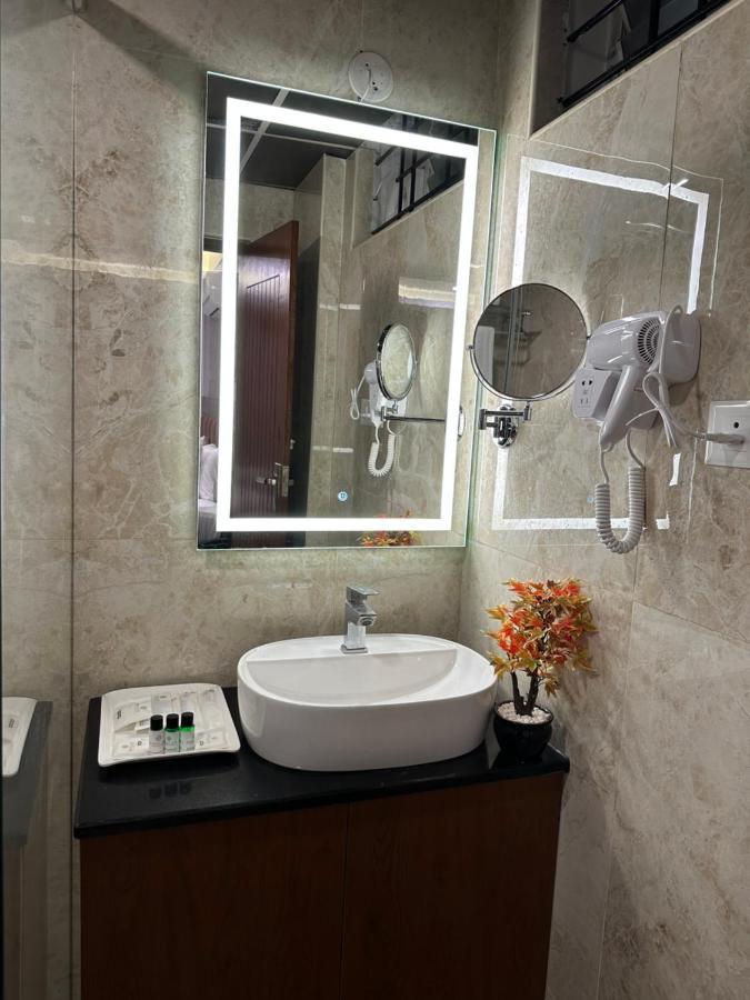 Royal Ace Luxur Hotel 4*