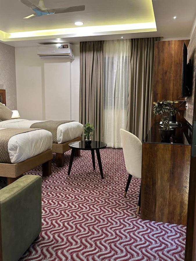 Royal Ace Luxur Hotel