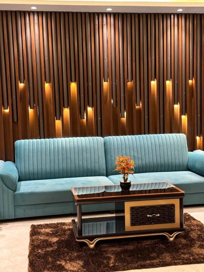 Royal Ace Luxur Hotel