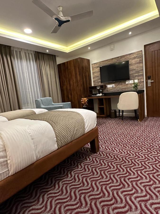 Royal Ace Luxur 4* Bangalore