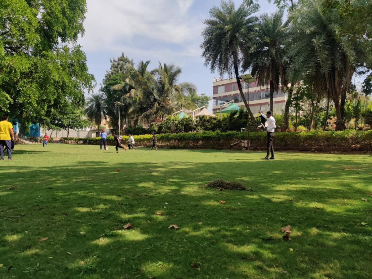 The Garden 3*