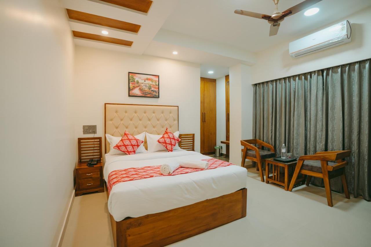 Saavees Residency
