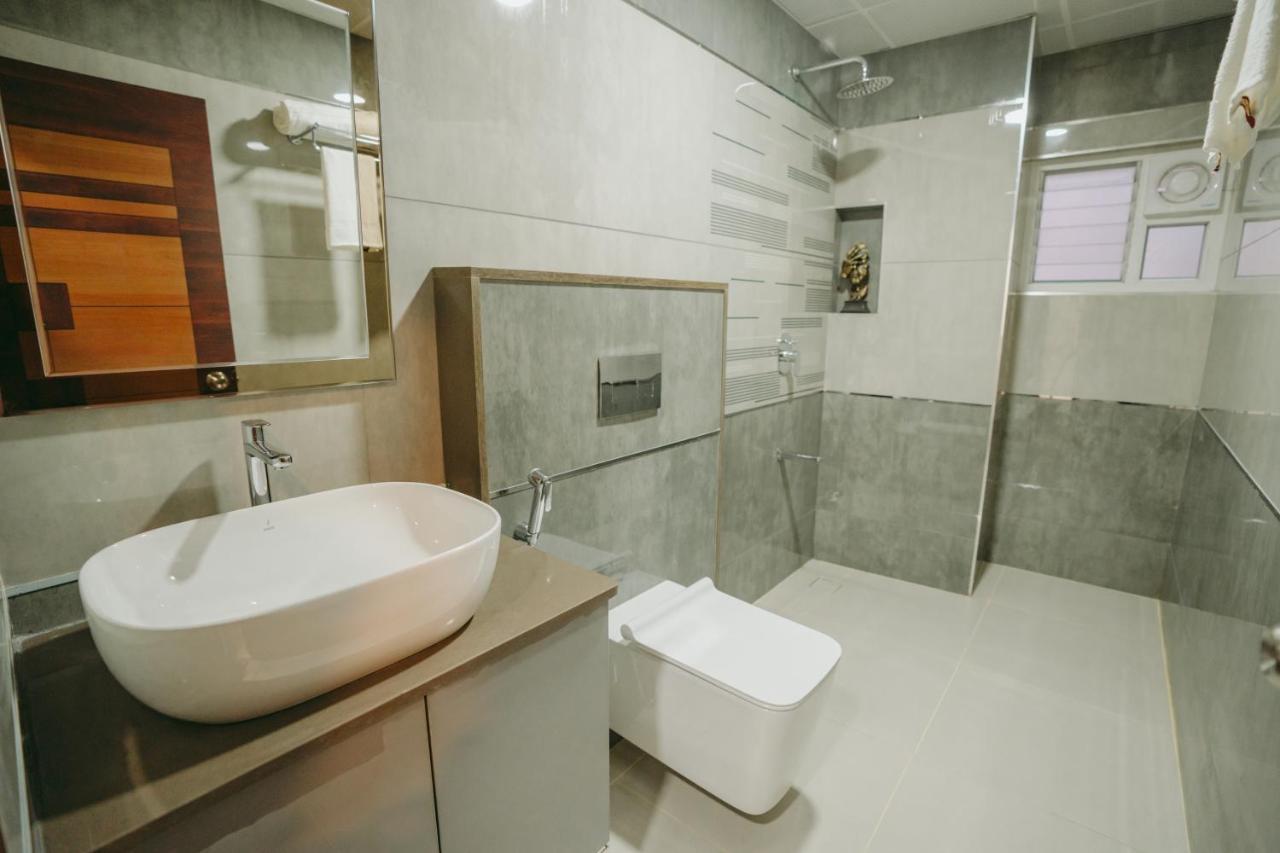 Hotel Saavees Residency
