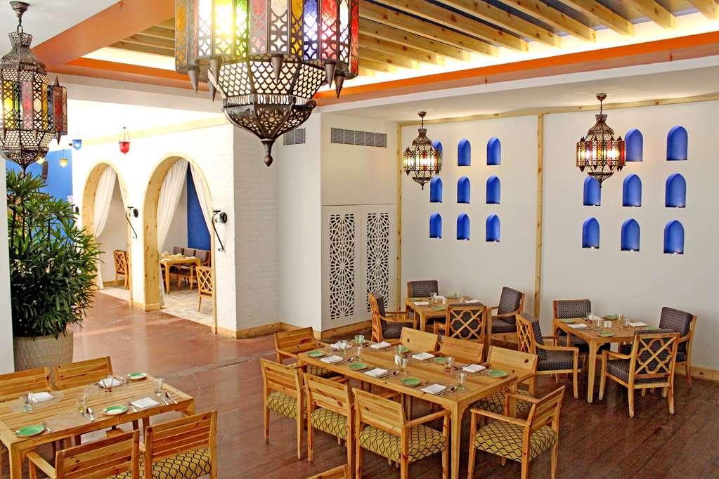 Hotel Radisson Blu Outer Ring Road 5*
