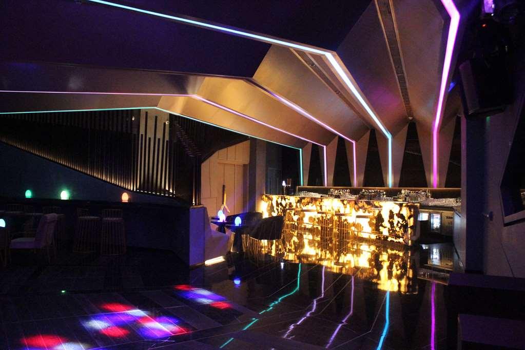 Hotel Radisson Blu Outer Ring Road 5*