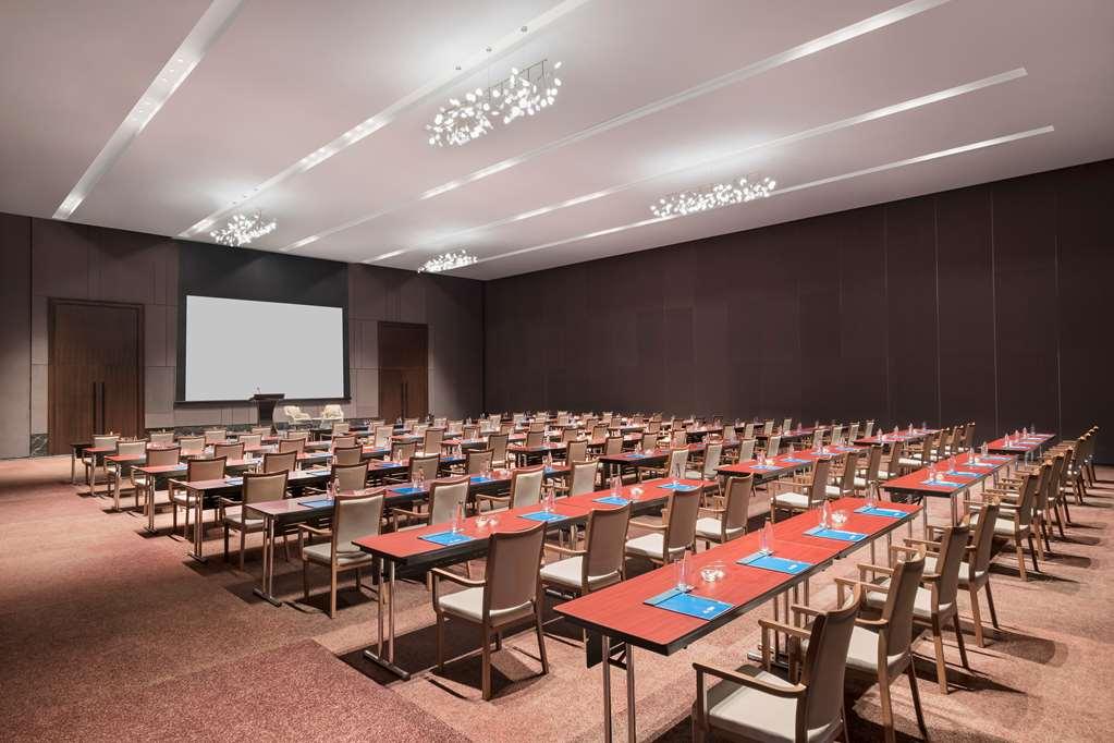 Hilton Garden Embassy Manyata Business Park Hotel *