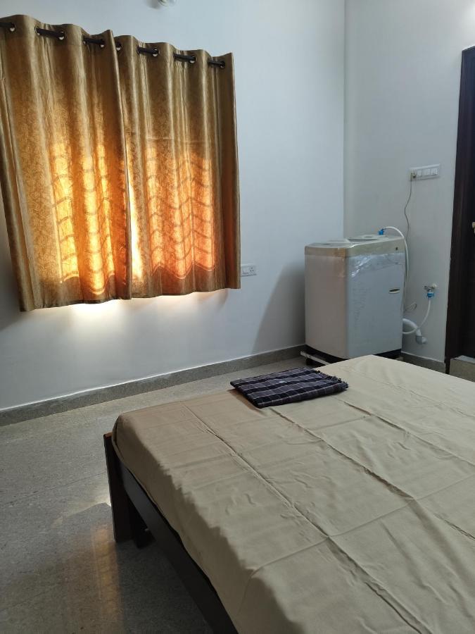 Shree 53 Apartment *