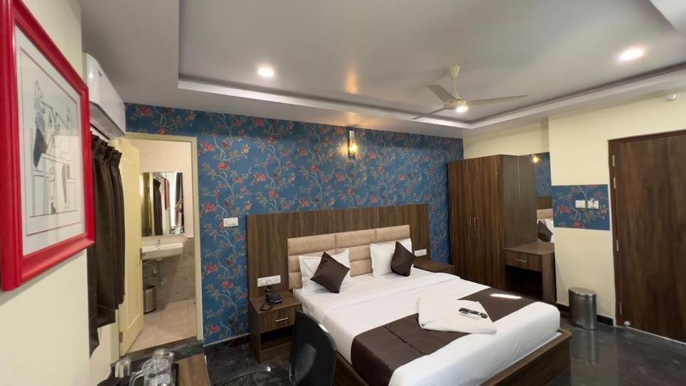 Ur Residency New Bel Road Hotel 3*
