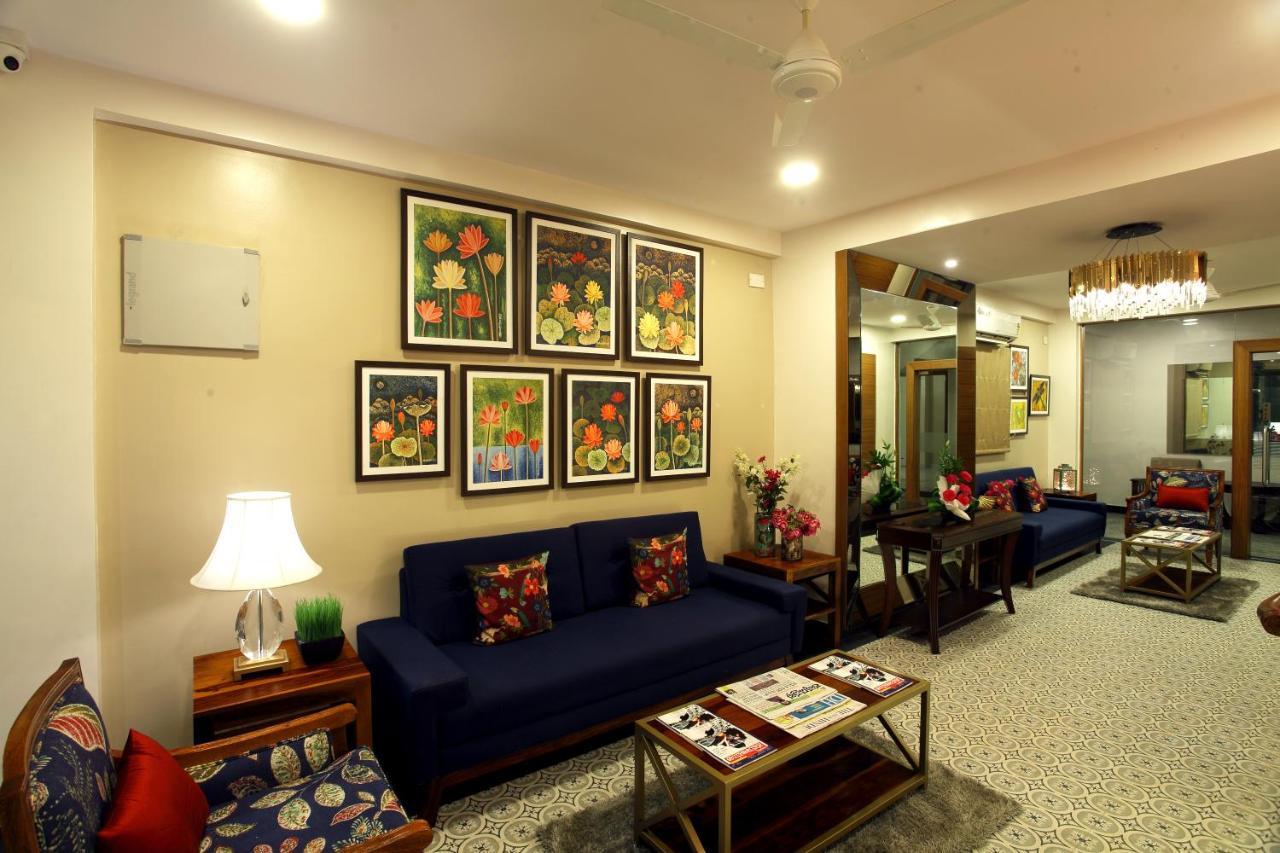 Hotel Crimson Lotus