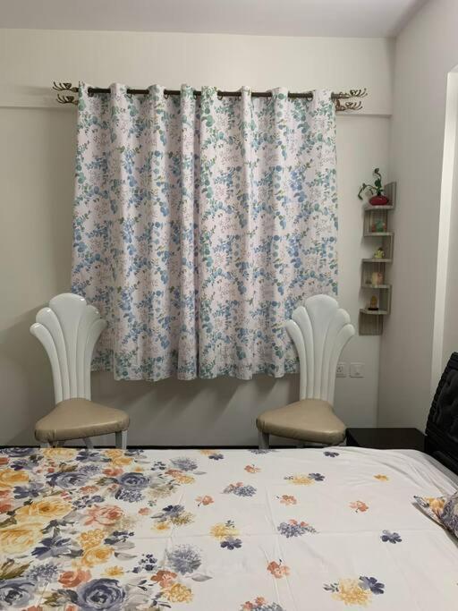 Posh Couple Friendly Near Itpl, Whitefield Apartment