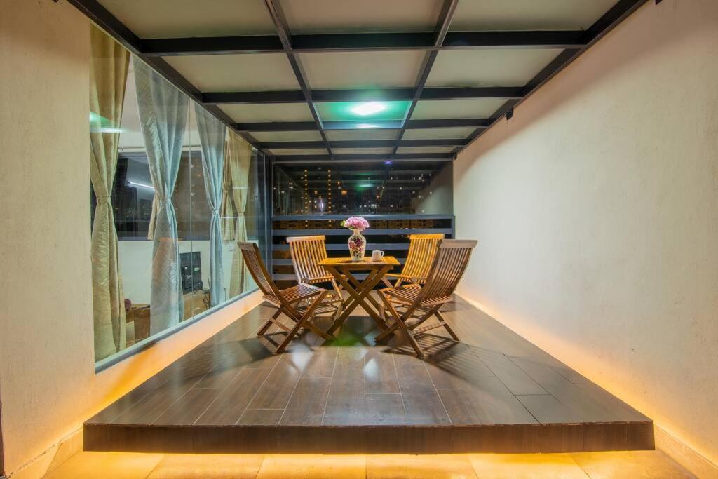 Awesome On 3rd Floor Apartment