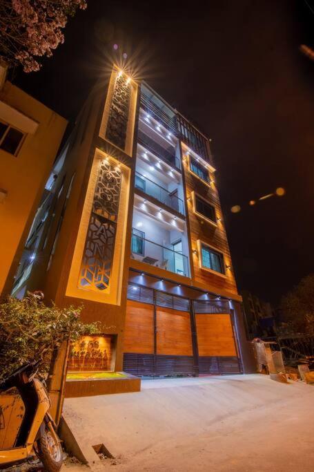 Awesome On 3rd Floor Apartment