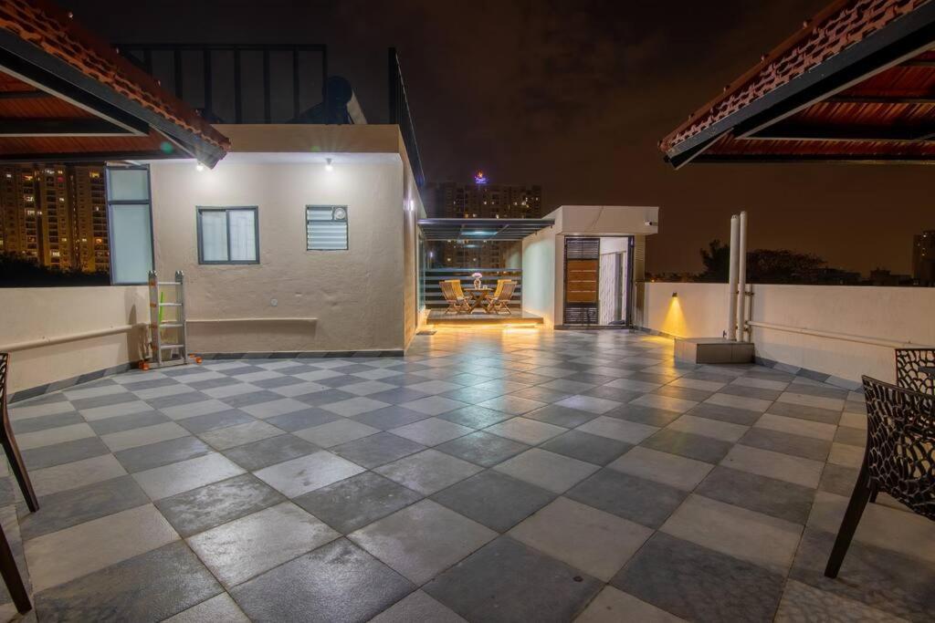 Awesome On 3rd Floor Apartment *