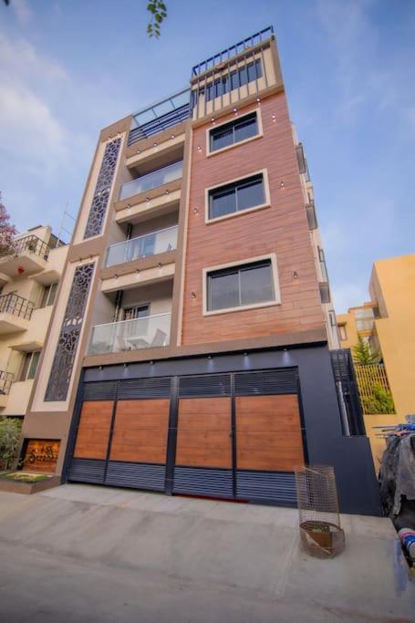 Awesome Unit In 2nd Floor Apartment *