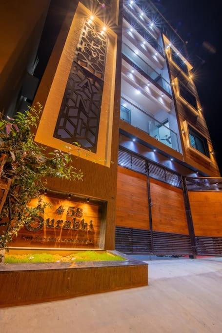 Awesome Unit In 2nd Floor Apartment *