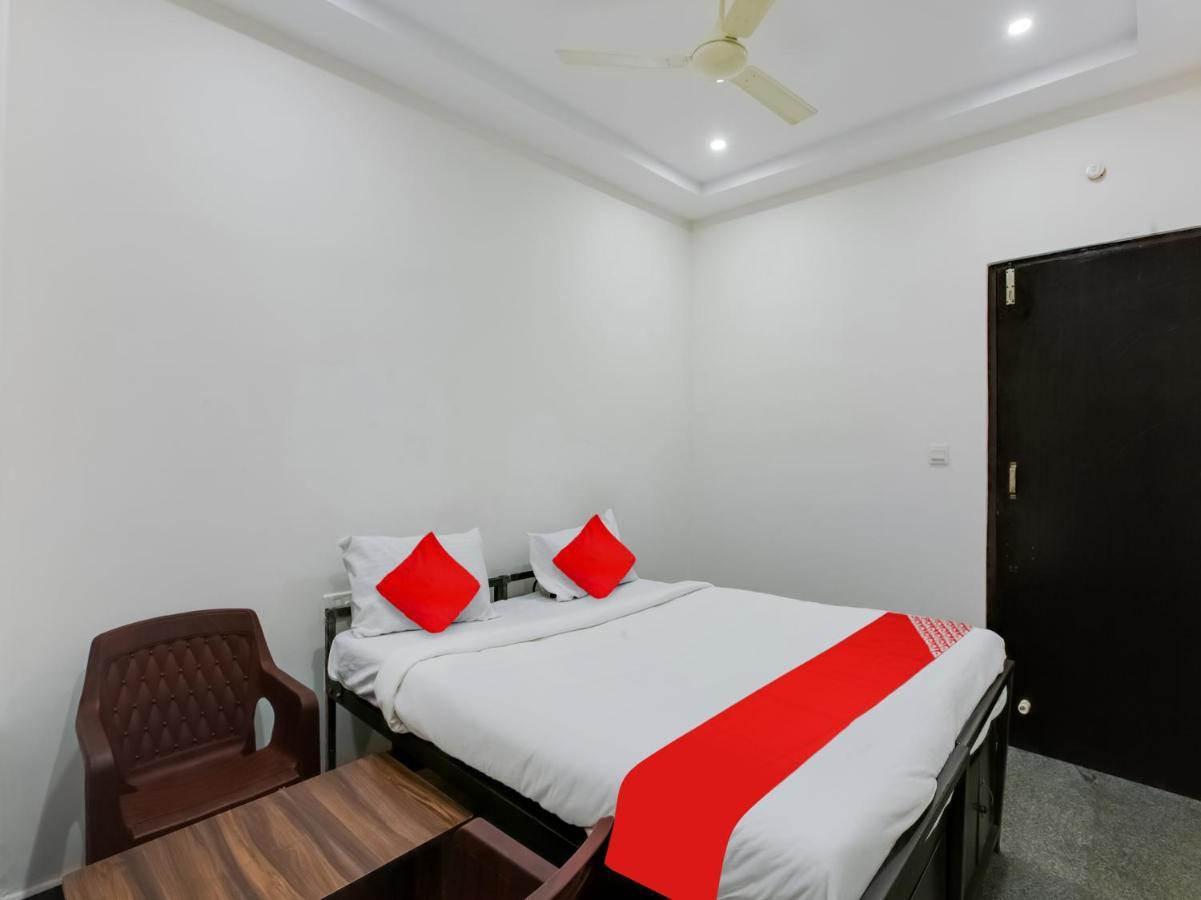 Hotel O Manjushree Boarding & Nearby Dr.br Ambedkar Stadium Basveshwar Nagar 4*