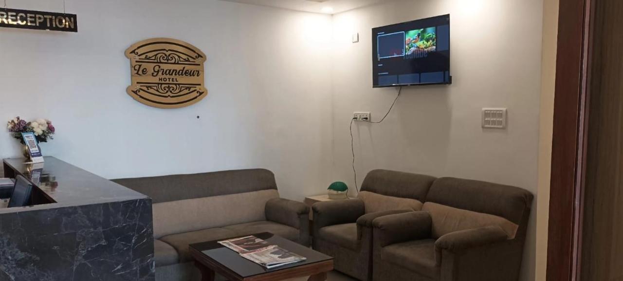 Hotel Le Grandeur Bangalore