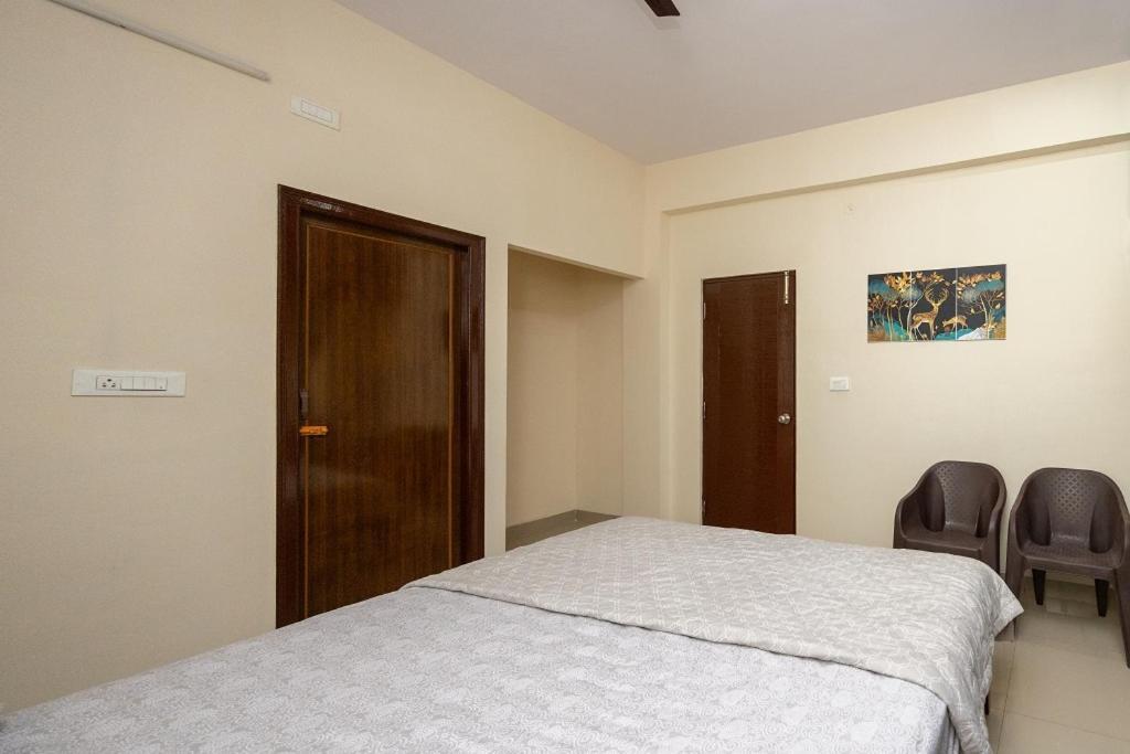 Apartment Contemporary With Balcony, Bangalore