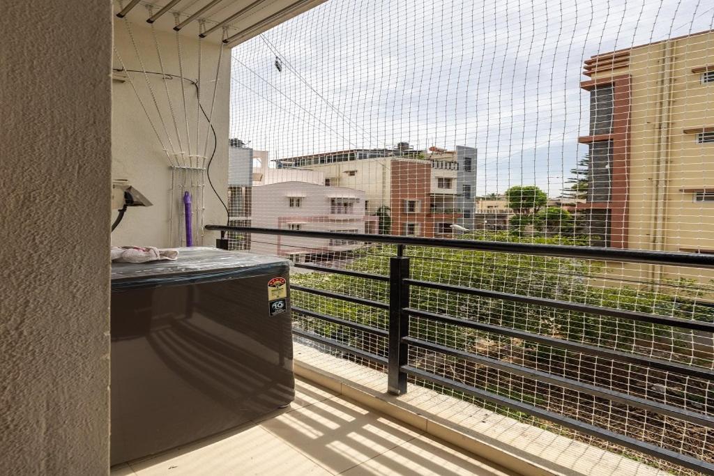Apartment Contemporary With Balcony,