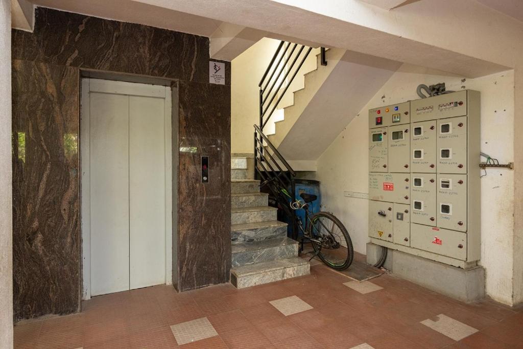 Apartment Contemporary With Balcony, Bangalore