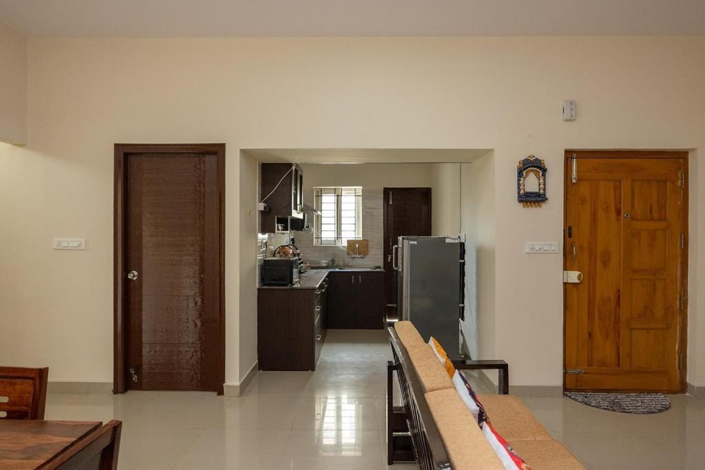Apartment Contemporary With Balcony,