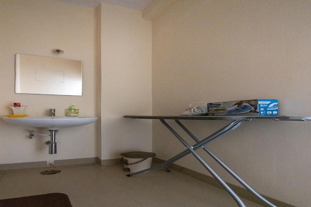 Apartment Contemporary With Balcony, Bangalore