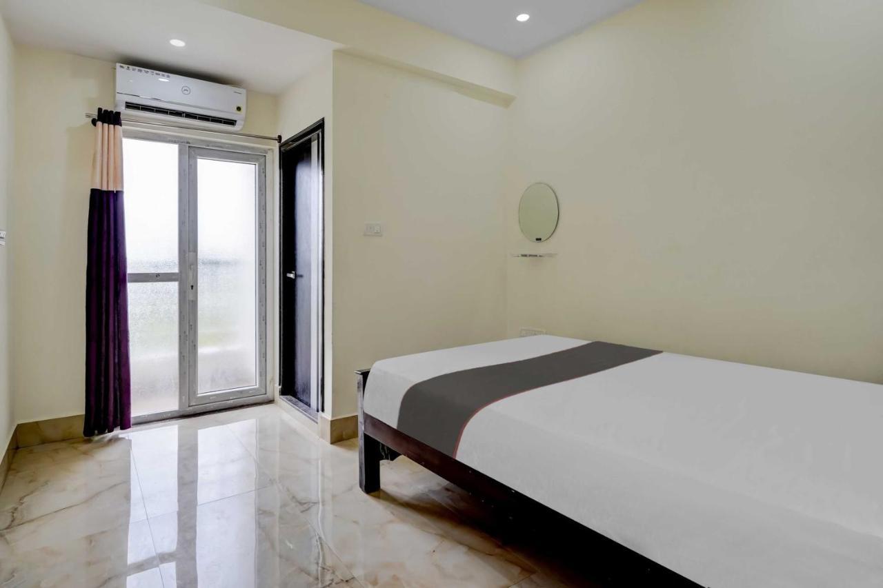 Collection O Emara Near Ascendas Park Square Mall Hotel 4*