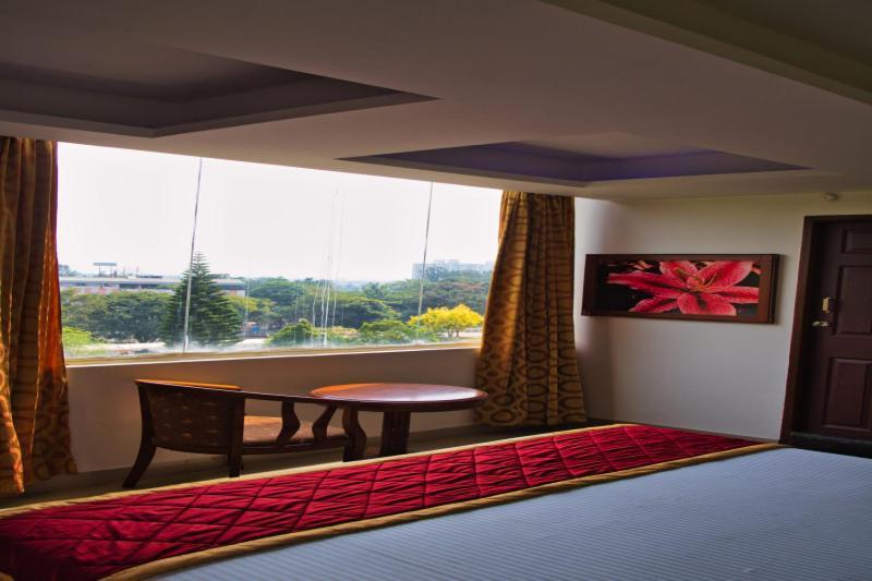 Business Hotel *