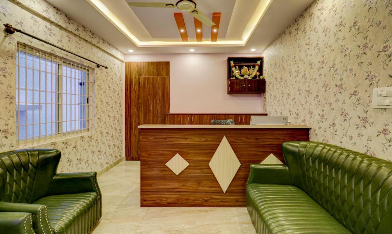 Hotel Treebo Three Street 3*